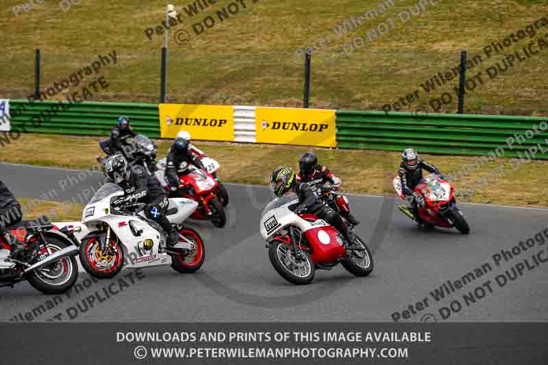 Vintage motorcycle club;eventdigitalimages;mallory park;mallory park trackday photographs;no limits trackdays;peter wileman photography;trackday digital images;trackday photos;vmcc festival 1000 bikes photographs